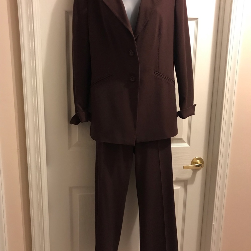 Brown size 6 Sharagano Attelier pant suit.